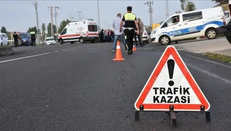 Antalya’da Otomobil Kanala Devrildi: Yaralıların Durumu Merak Ediliyor