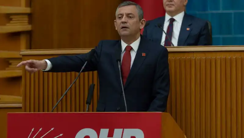 İmralı'dan Tarihi Çağrı: "Silah Bırakın" ve Özgür Özel'den Açıklama