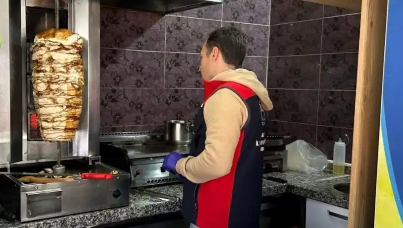 Tavuk Döner Alarmı: İşletmelere Yapılan Baskınlar Artıyor!