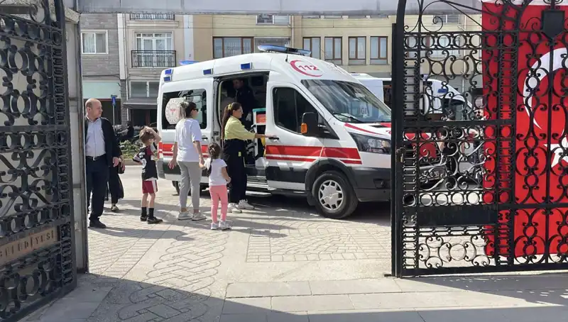 Eskişehir'de Sahipsiz Köpek İki Çocuğa Saldırdı: Panik Anları Yaşandı