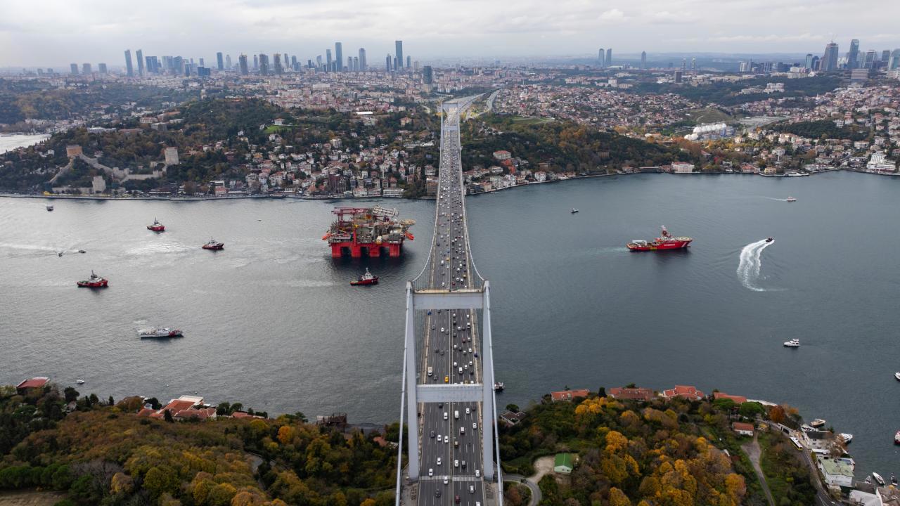 İstanbul Boğazı'nda Gemi Trafiğine Geçici Aralama