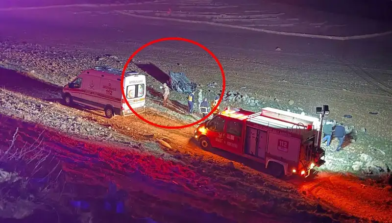 Otomobil Kazasında İki Kişi Hayatını Kaybetti, Güvenlik Önlemleri Sorgulanıyor