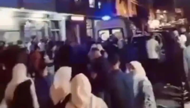 14 Yaşındaki Kader Balkondan Düştü: Hayatı Tehlikede